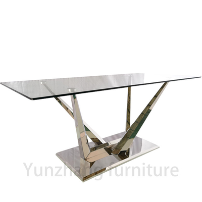 Lage luxe eettafel met zilveren basis