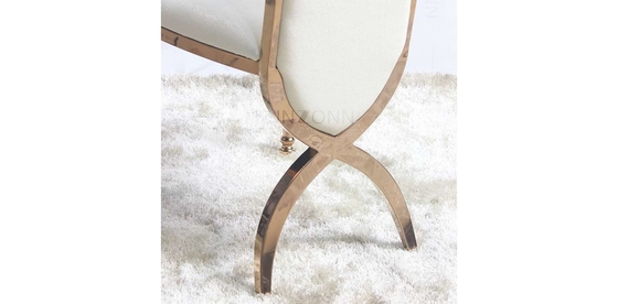 De grote Stoelen van het Luxehuwelijk voor Bruid en Bruidegom de Benen van Chair Cross Back