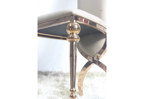 De grote Stoelen van het Luxehuwelijk voor Bruid en Bruidegom de Benen van Chair Cross Back
