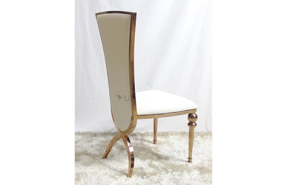 De grote Stoelen van het Luxehuwelijk voor Bruid en Bruidegom de Benen van Chair Cross Back