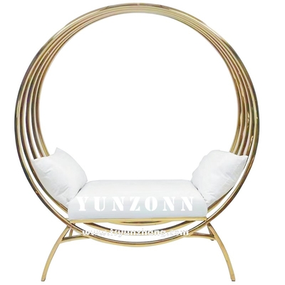 Klassieke trouwsofa voor stel, ronde trouwstoel, vogelkooi stoel.