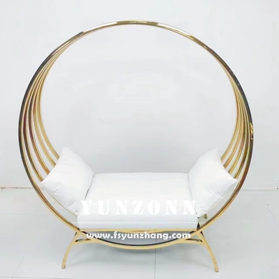 Klassieke trouwsofa voor stel, ronde trouwstoel, vogelkooi stoel.
