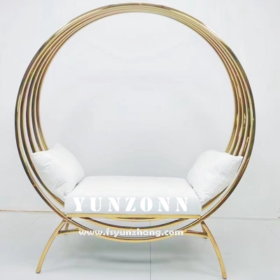 Klassieke trouwsofa voor stel, ronde trouwstoel, vogelkooi stoel.
