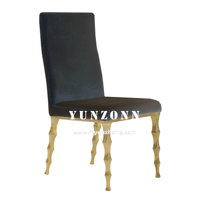 Elegante banketstoel met bamboe benen.