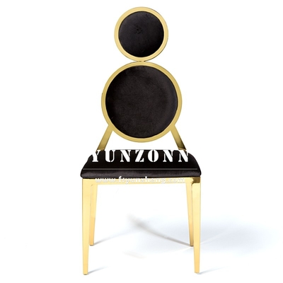 Elegante banketstoelen van fluweel met gouden accenten