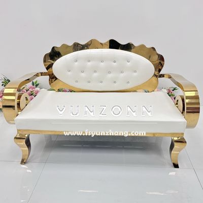 Moderne Europese Design Luxe Sofa met Roestvrijstalen Gouden Frame en 3 Jaar Garantie voor Hotels en Woonkamers