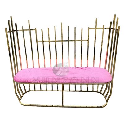 Koninklijke Luxe Stijl Hoge Rug Gouden Spiked Loveseat - Moderne Chesterfield Bruiloft Sofa