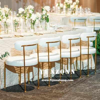 Goede prijs Stapelbare Sherpa Kussen Metalen Hotel Bruiloft Banket Restaurant Stoel Witte Stof Bekleding Bruiloft Decoratie Stoelen online