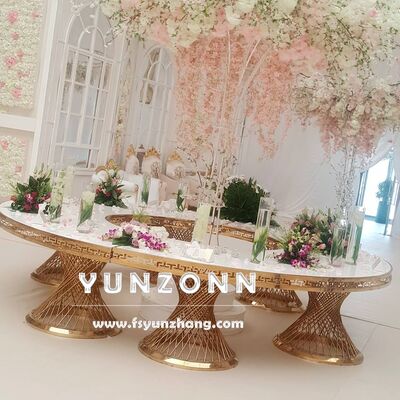 Goede prijs Luxe Moderne S-Vorm Halve Maan Hotelmeubilair Helder Glazen Party Tafel voor Dineren Buiten Restaurant Banket Evenementen online