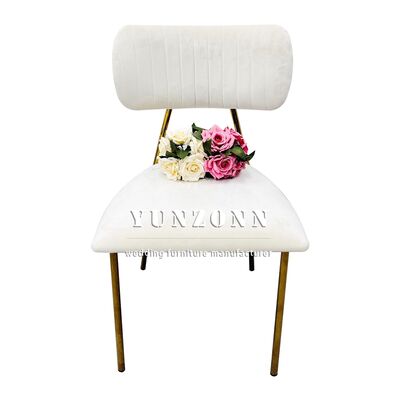 Goede prijs Luxe eetkamerstoel met gouden metalen poten, zacht gestoffeerde rug in fluwelen stof voor hotels, koffieshops, bruiloften, buitengebruik online